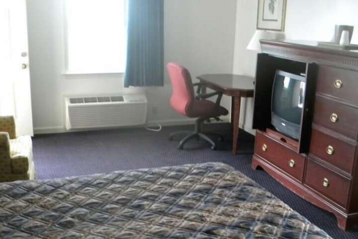 Room 11 of 11