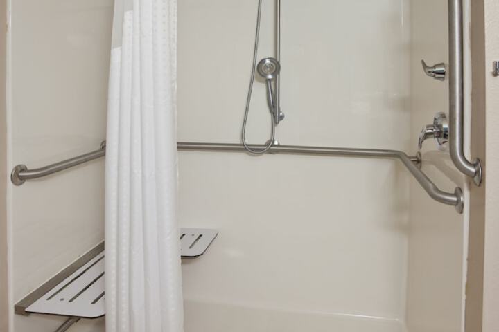 Holiday Inn Express Hotel & Suites St. Cloud by IHG