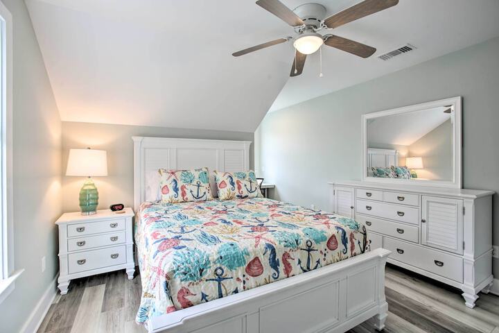 Modern Waveland Home w / Deck Walk to Beach!