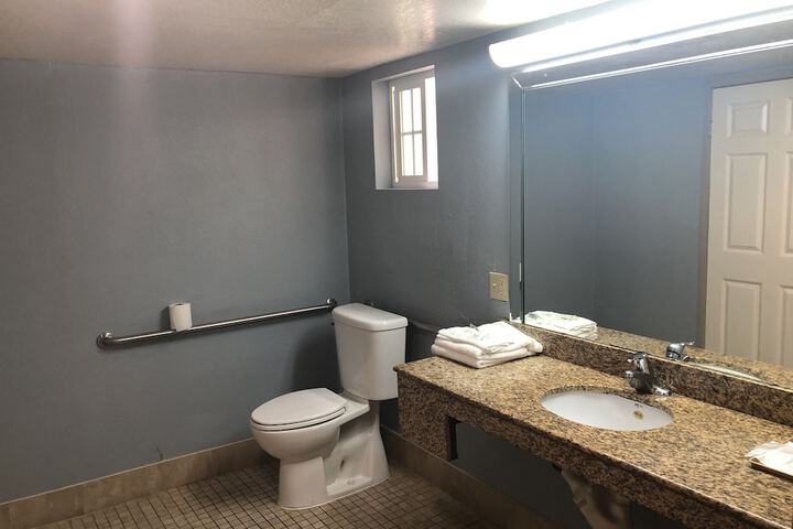 Room 12 of 32