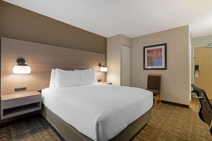 Best Western Plus Windjammer Inn & Conference Center
