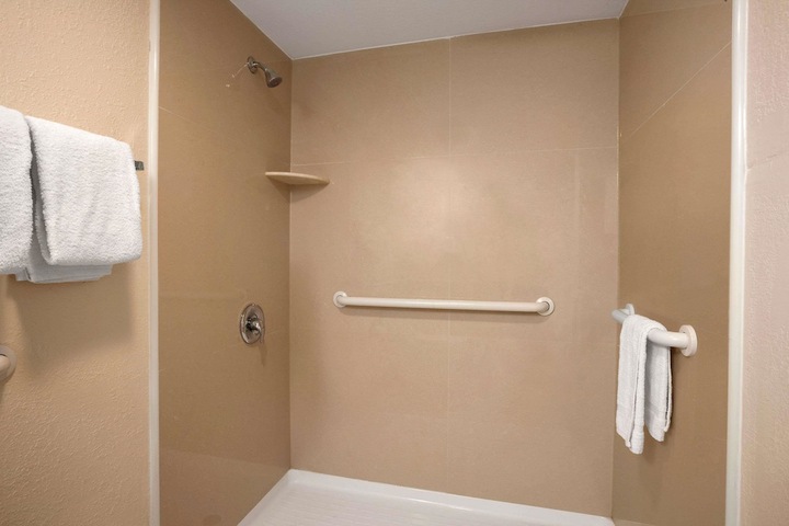Room 8 of 16