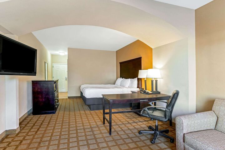 La Quinta Inn & Suites by Wyndham Mobile Satsuma / Saraland