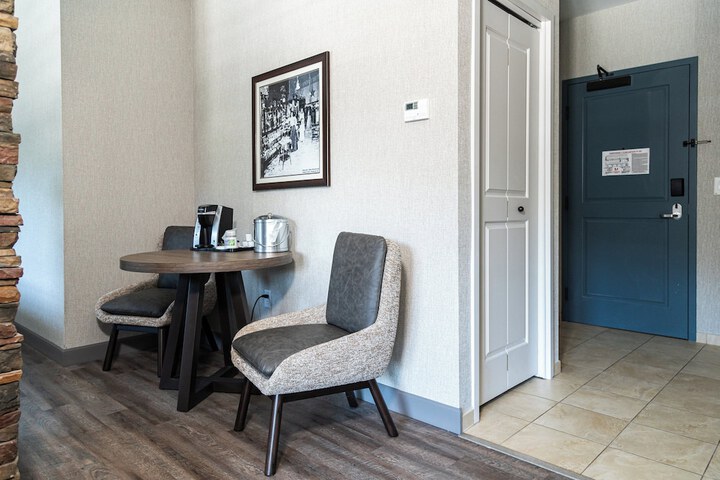 Room 30 of 85