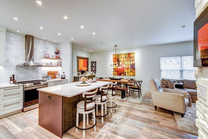 Modern Condo + Golf Course View Near Hiking!