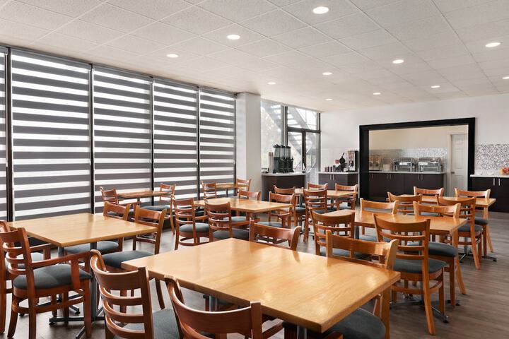 Ramada by Wyndham Belleville Harbourview Conference Centre