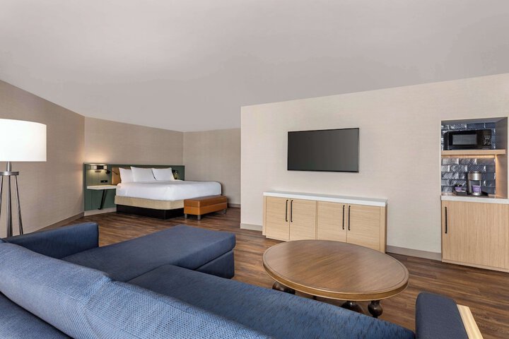 Room 26 of 100