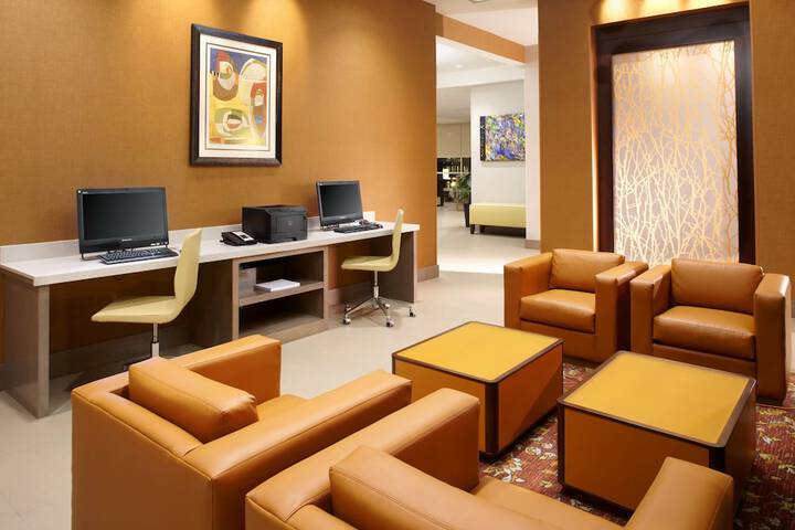 Business Center 15 of 17