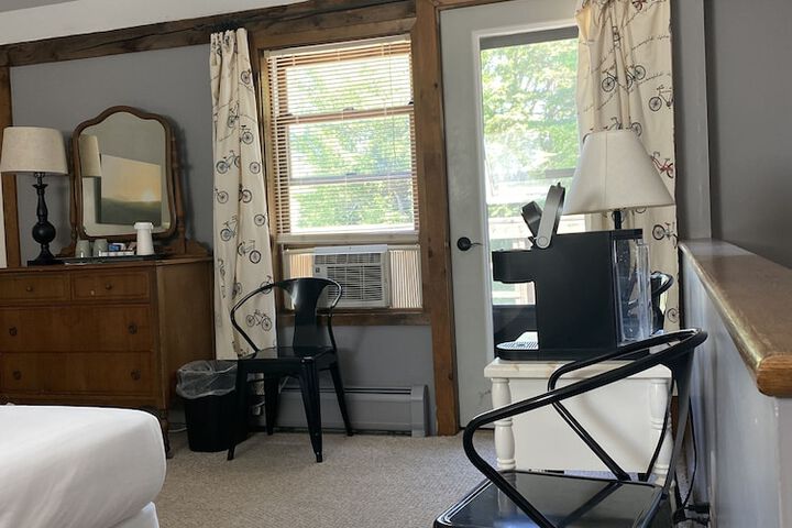Room 206 of 294