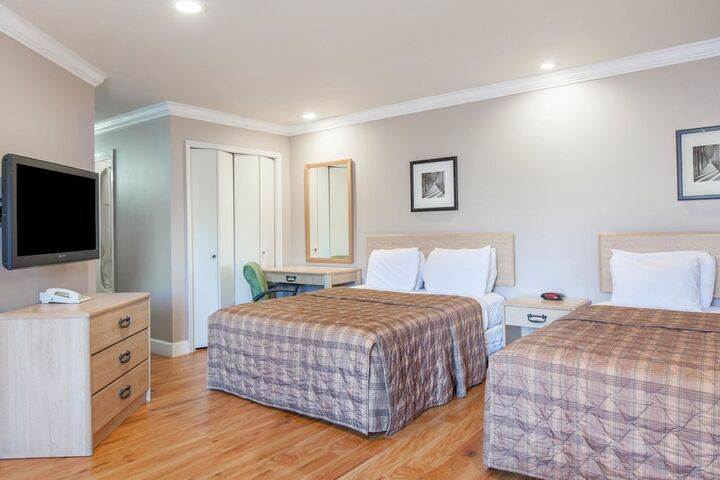 Room 3 of 28
