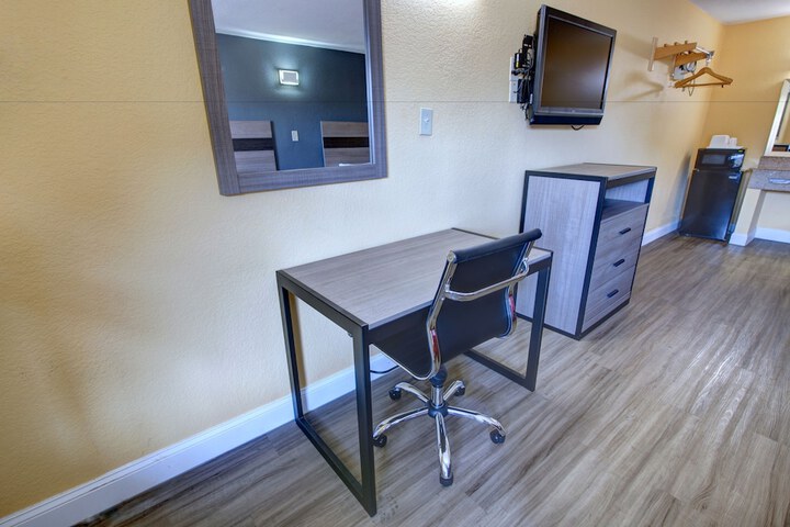Room 10 of 22