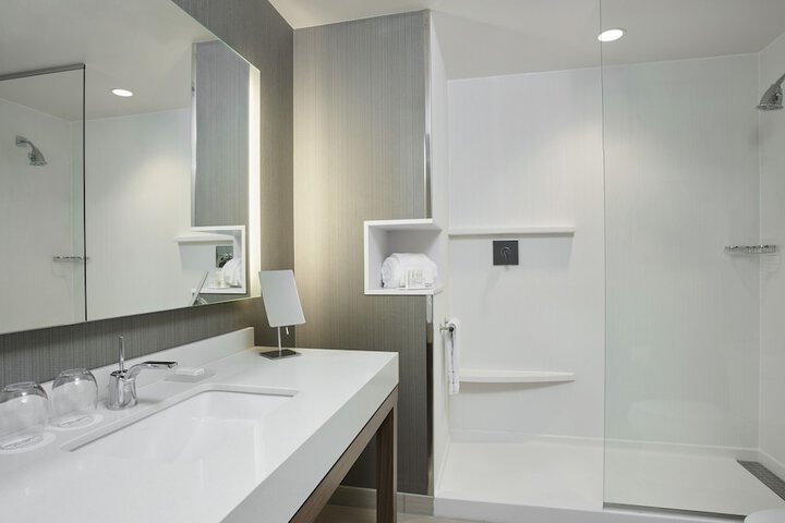 Courtyard by Marriott Erie Bayfront