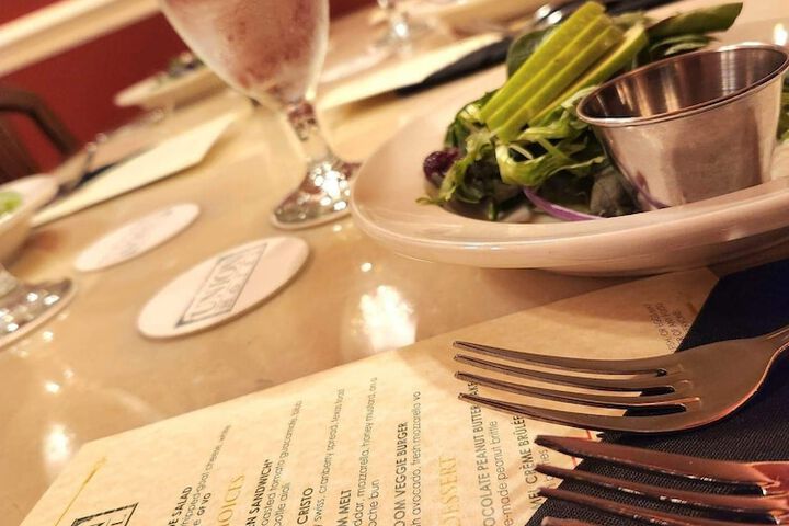 Dining 32 of 44