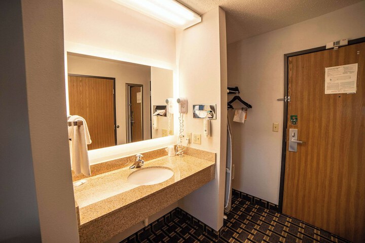 Room 42 of 74
