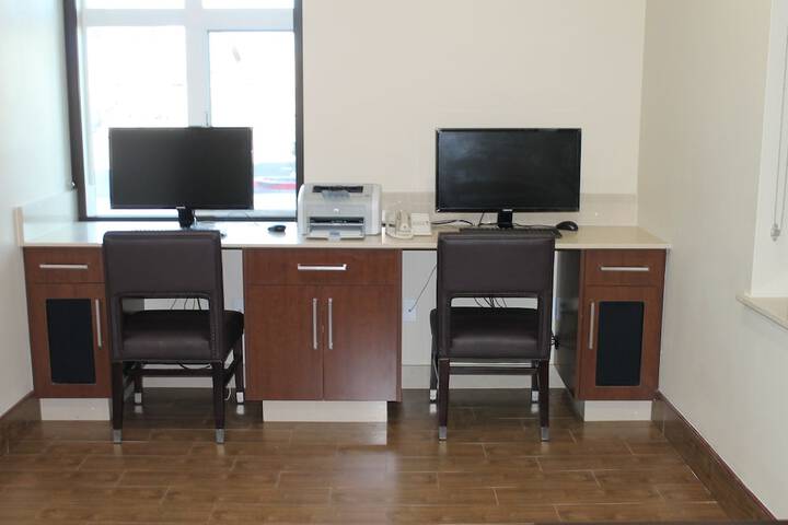 Business Center 43 of 44