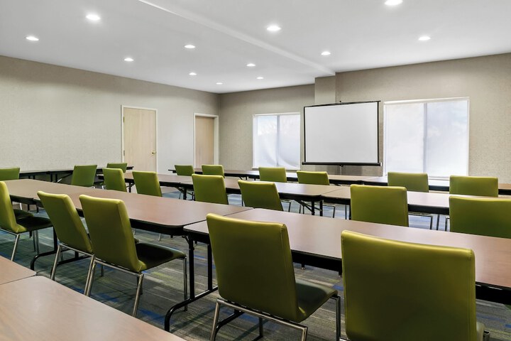Holiday Inn Express & Suites Marion by IHG