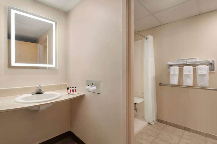 Room 11 of 21
