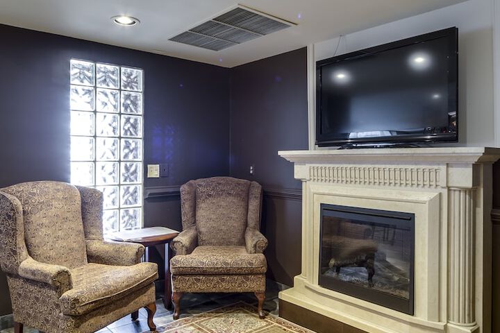 Monte Carlo Inn Oakville Suites