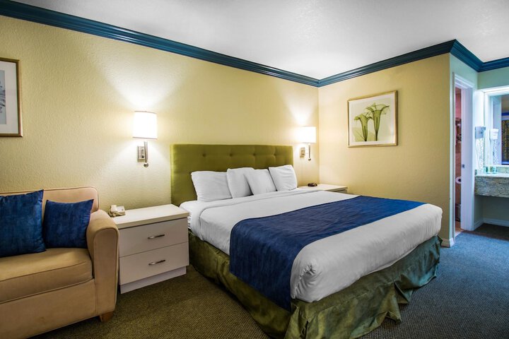 Room 19 of 38
