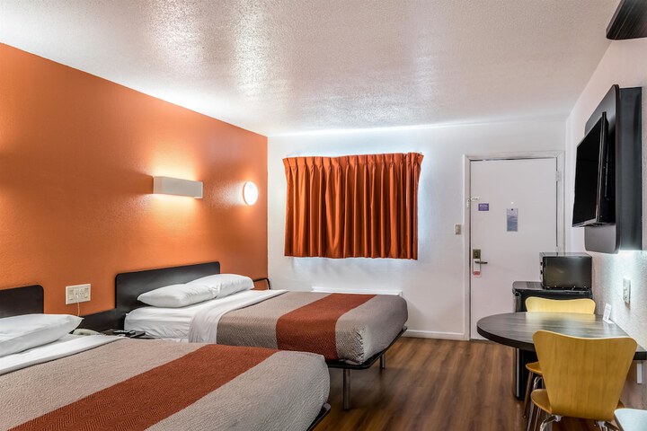 Room 12 of 30