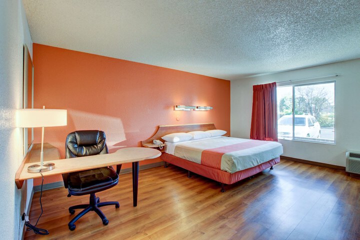 Room 13 of 23