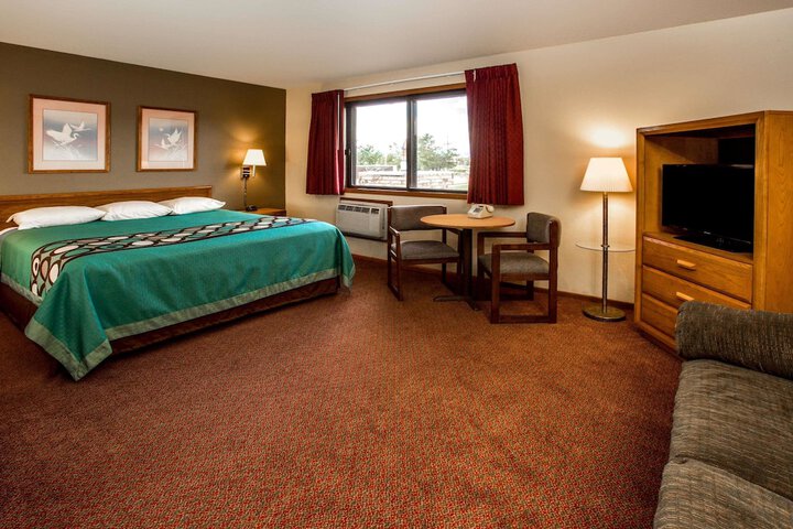 Room 6 of 14