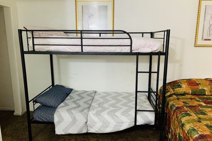 Room 17 of 32