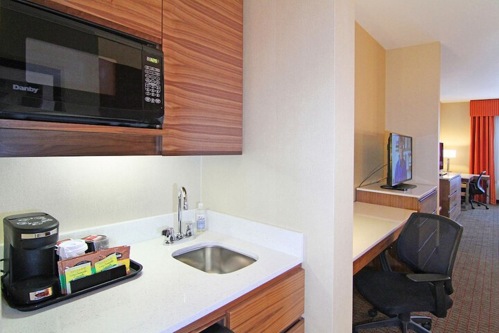Room 34 of 85