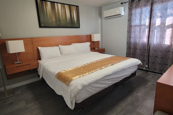 Room 9 of 63