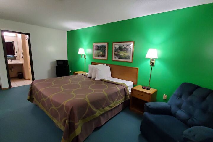 Room 26 of 40