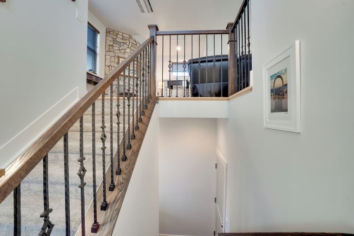 2 Mi to Town: Castle Rock Retreat w / Fireplace!