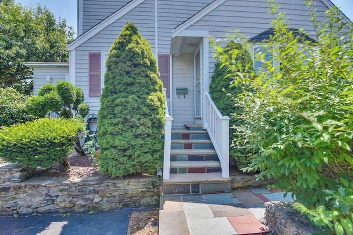 3 Mi to Dtwn & Beach! Bristol Home w / Patio