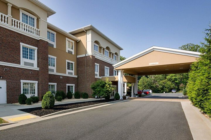 Hotel 2 of 34