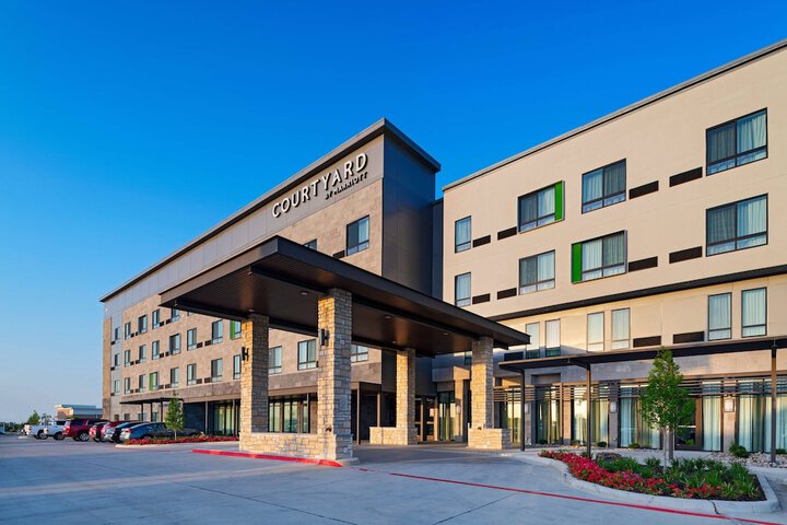 Courtyard by Marriott Dallas Grand Prairie
