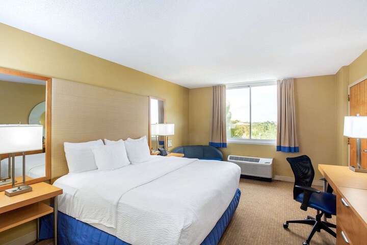 Room 21 of 38