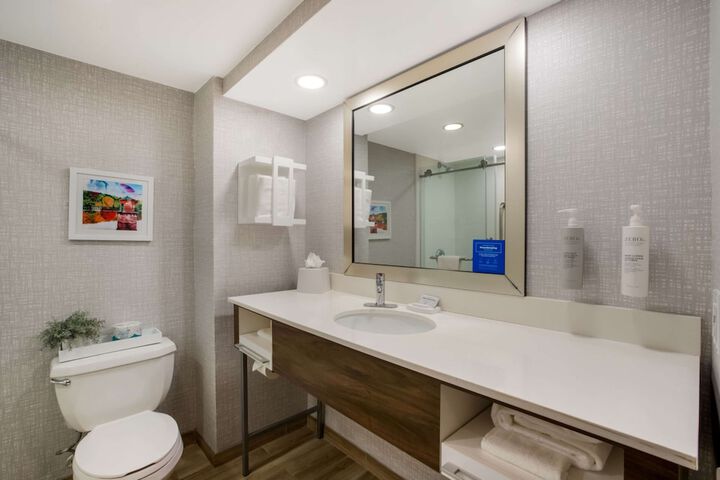 Hampton Inn by Hilton Philadelphia / Willow Grove