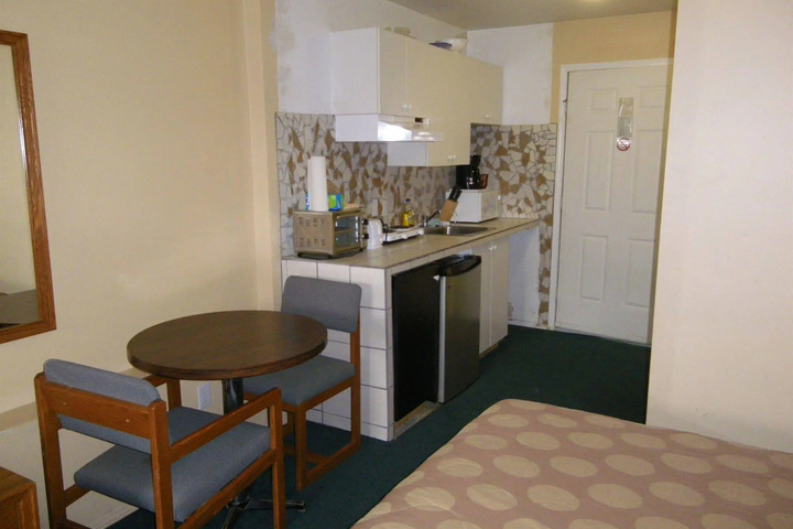 SELKIRK INN