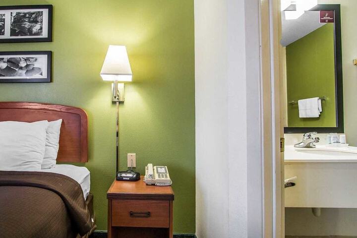Room 8 of 19