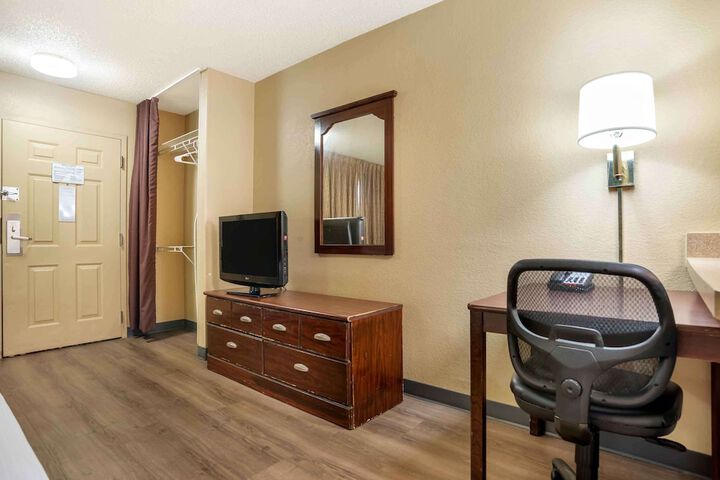 Room 11 of 23