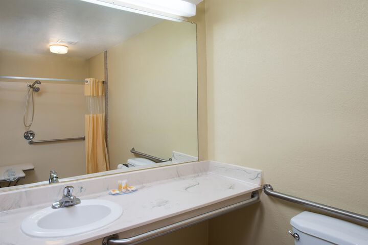 Room 8 of 19