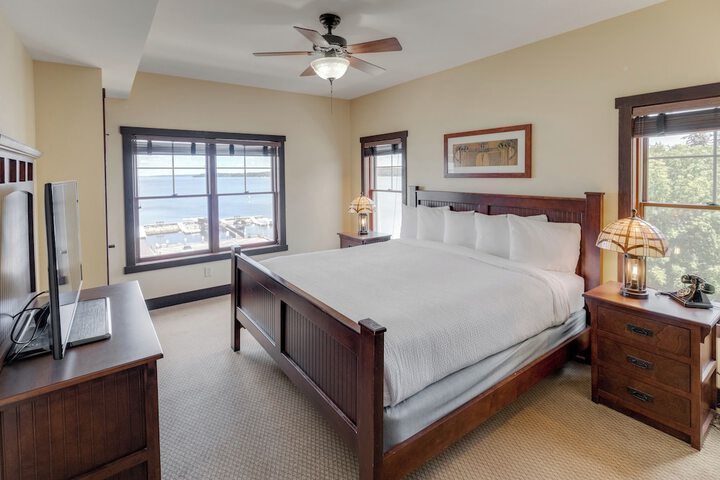 Room 72 of 250