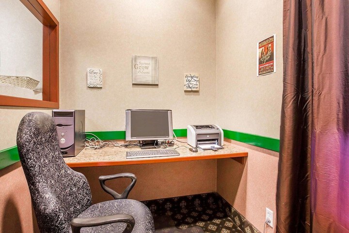Business Center 30 of 30