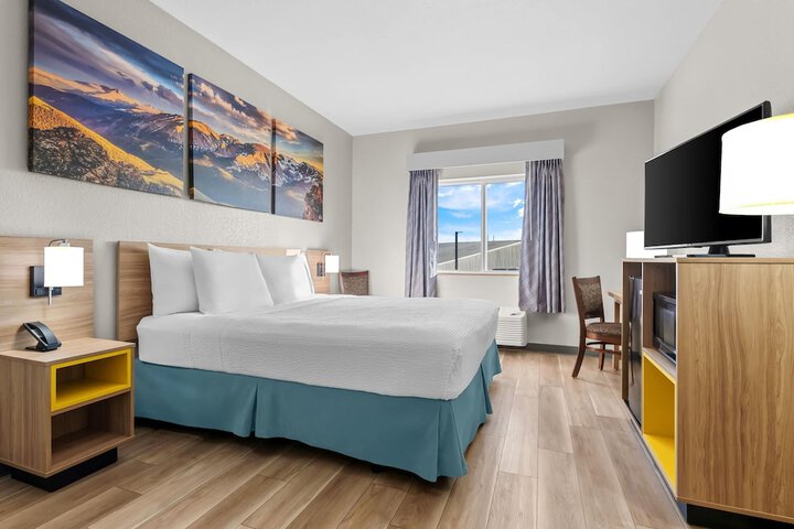 Days Inn & Suites by Wyndham Castle Rock