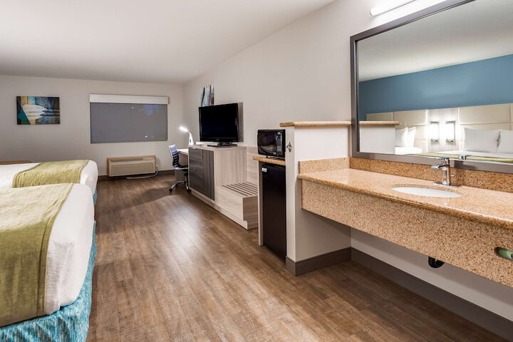 Room 12 of 27