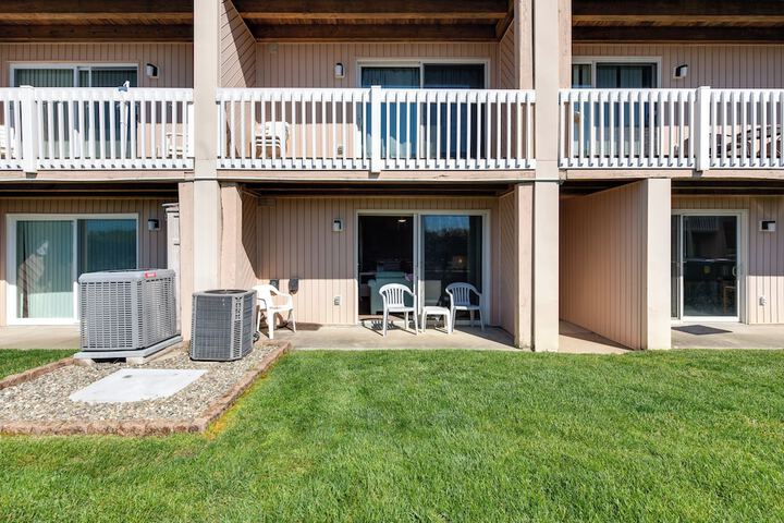 Brigantine Condo w / Beach Access & Pool Views