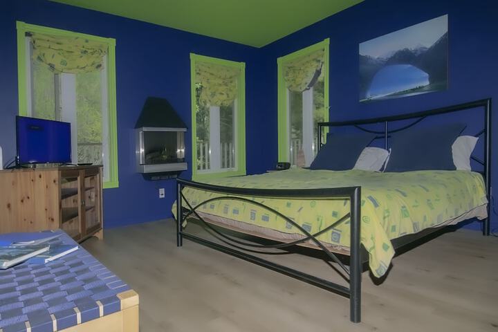 Room 14 of 37