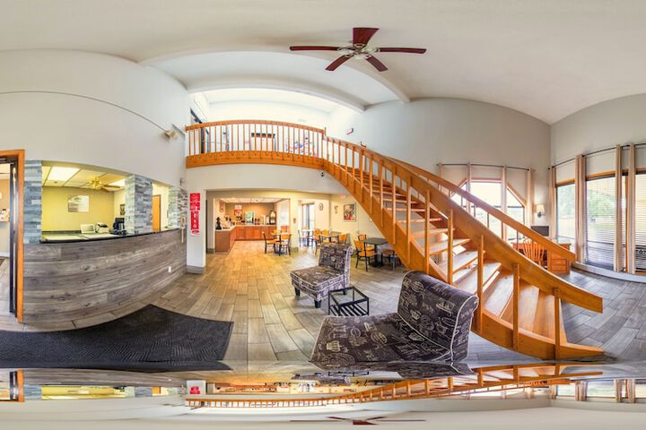 Econo Lodge Watertown