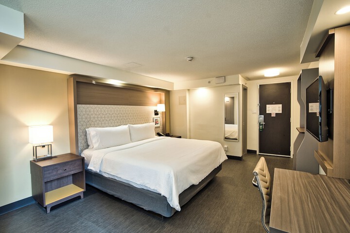 Holiday Inn Toronto Downtown Centre by IHG