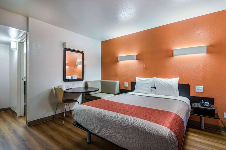 Room 25 of 57