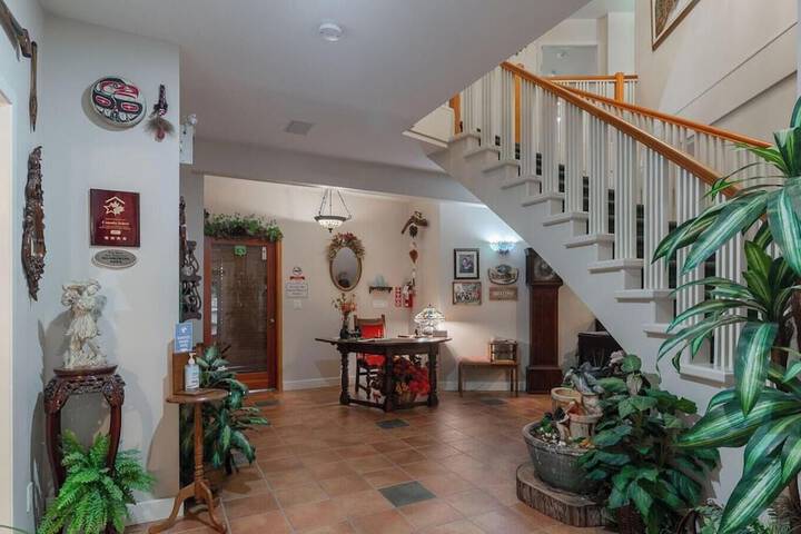 Cedar Wood Lodge B & B